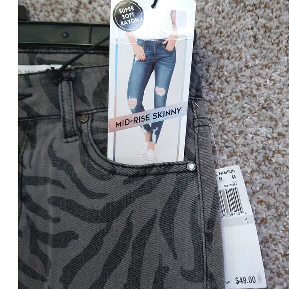 NWT Tinseltown Juniors Mid Rise Skinny Sz 1 Gray Zebra Jeans - Picture 10 of 12